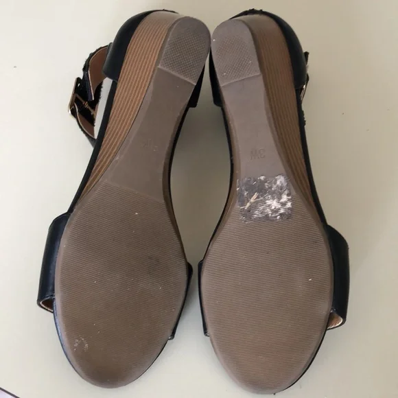 Comfort Brand Black Sandals Sz. 8W. Open toe, Closed heel, Ankle Strap, Wedge - Picture 3 of 8
